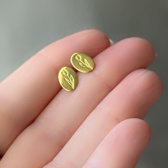 14k Gold Vermiel Tulip Stud Earrings - Picture 3 of 7